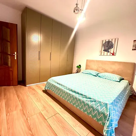 Gilbert's Bright & Cozy Near Center Lejlighed Tirana